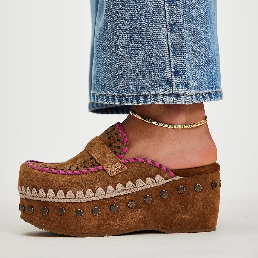 Mou | Leather Overstitching Suede Clogs - Cognac & Pink - 60mm Wedge - Picture 2 of 15